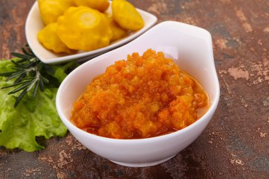 Kabak kabağı kabağında havyar.