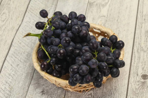 Fresh Ripe Sweet Red Grape Branch — Stock Photo, Image