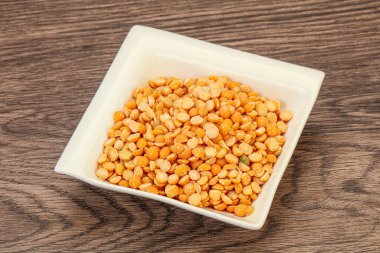 Kavanozda pişirmek için kuru bezelye