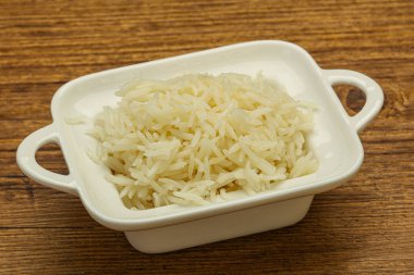 Buharda pişmiş Hint basmati pilavı.