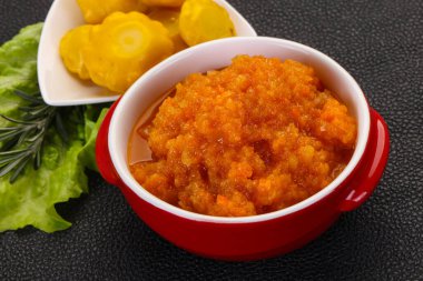 Kabak kabağı kabağında havyar.