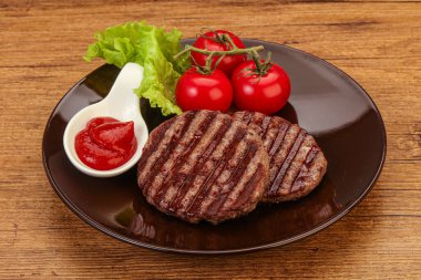 Domates soslu ızgara burger pirzolası
