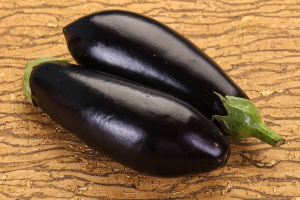 Aubergine Crue Mûre Prête Pour Cuisson — Photo