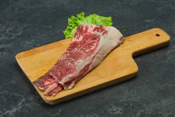 Pancetta Manzo Crudo Tavola Legno Servito Insalata Timo — Foto Stock