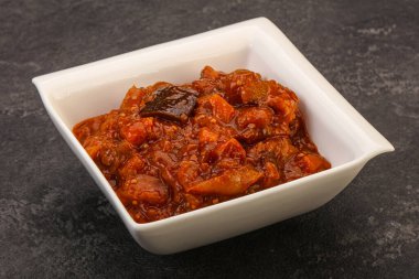 Domatesli ve otlu patlıcan sote.