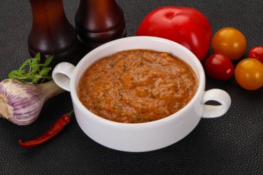 Meşhur İspanyol soğuk domates çorbası.