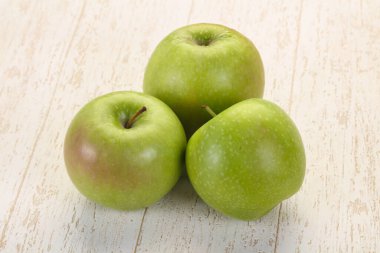 Olgun, tatlı, sulu elma