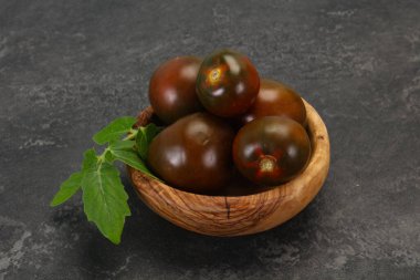 Siyah domates - lezzetli taze olgun Kumato 