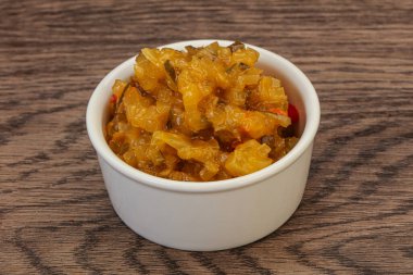 Salatalık ve hardal tohumlu sos.