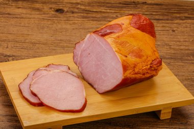 Baharatlı ve otlu füme domuz aslanı.