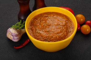 Meşhur İspanyol soğuk domates çorbası.