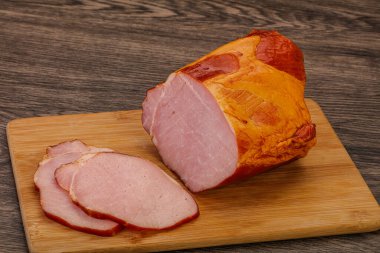 Baharatlı ve otlu füme domuz aslanı.