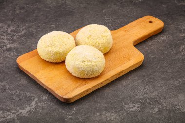 Çiğ patates ezmesi - doldurulmuş patates pirzolası - pişirmek için.