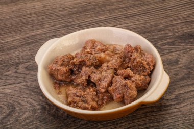 Kavanozda baharatlı geyik güveci