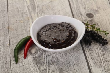 Et için baharatlı karabiber sosu.