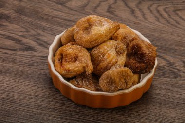 Kuru incirli meyve yığını.