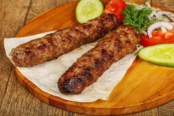 Spiedino Manzo Carne Macinata Shashlik Servito Verdure — Foto Stock