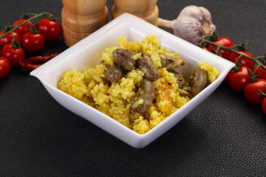 Tavuk kalbi ve baharatlı pilav.