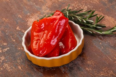 Yağlı kırmızı dolma biberi turşusu