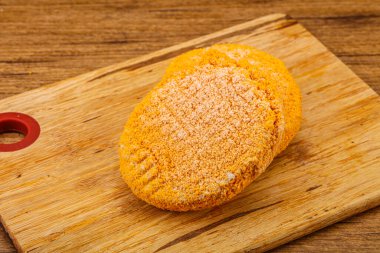 Fırında pişmemiş ev yapımı tavuk pirzolası.