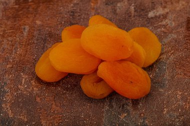 Tatlı, sarı, kurutulmuş kayısı yığını