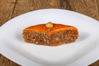Türk baklavası bal ve fındıklı