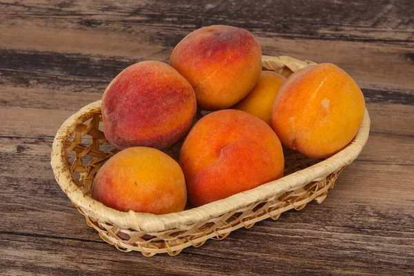 Ripe Peach Heap Wooden Basket — Stock Photo, Image