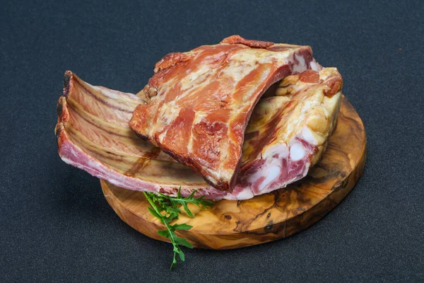 Smoked Pork Ribs Wooden Background Served Rucola — Stock Photo, Image