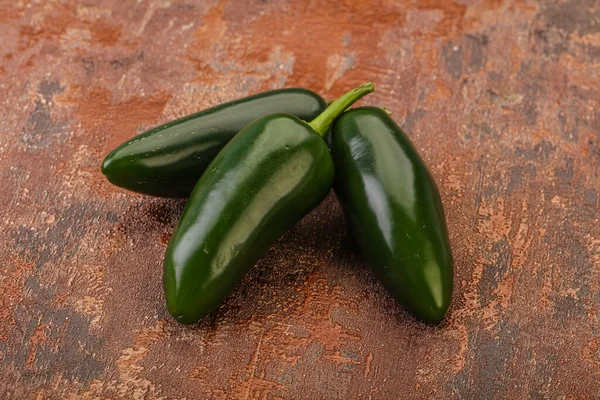 Yeşil Çiğ Baharatlı Jalapeno Peper Yığını — Stok fotoğraf