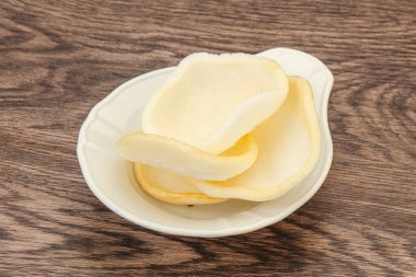 Asya usülü - kâsede ev yapımı karides cipsi