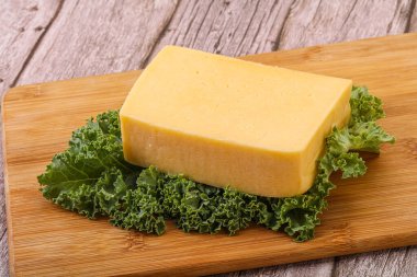 Lezzetli sarı Tilsiter peyniri.