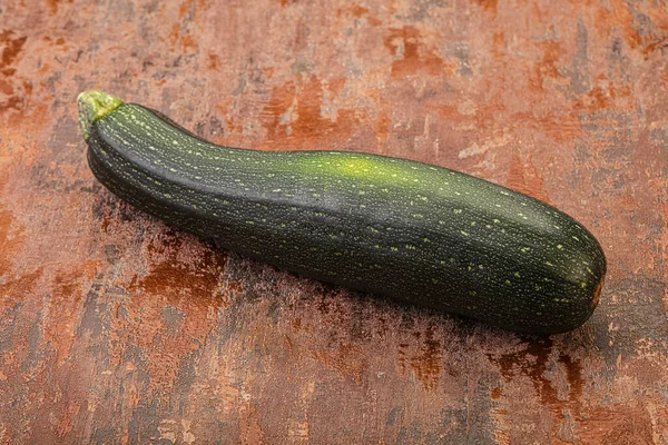 Zucchini Organik Muda Yang Lezat Terisolasi — Stok Foto