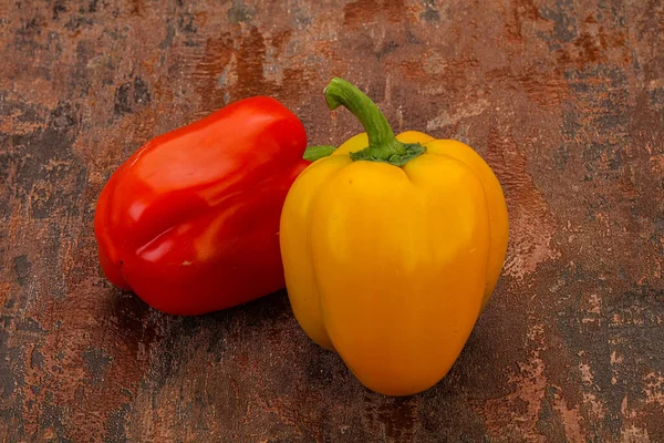 Two Ripe Sweet Bulgarian Bell Peppers — Stock Photo, Image