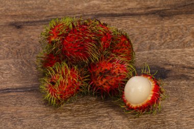 Tropikal tatlı egzotik meyve Rambutan yığını