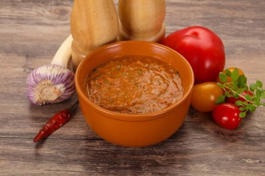 Meşhur İspanyol soğuk domates çorbası.