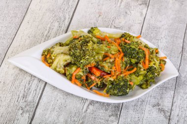 Havuçlu ve otlu karnabahar turşusu.