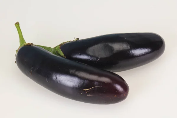 Aubergine Mûre Isolée Sur Fond Blanc — Photo