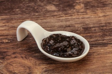 Kasede acı biber sosu var.