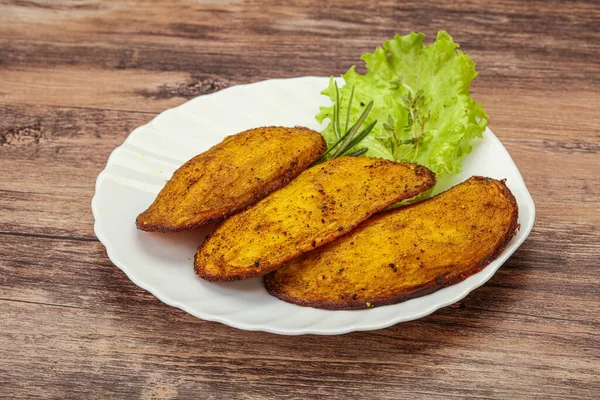 Batata Assada Com Ervas Especiarias Servidas Alecrim — Fotografia de Stock