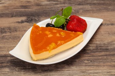 Kayısılı cheesecake çilekli ve naneli.