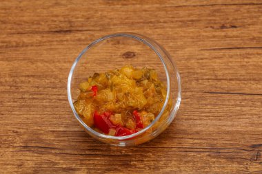 Salatalık ve hardal tohumlu sos.