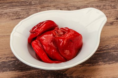 Yağda ızgara kırmızı biber.