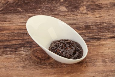 Kasede acı biber sosu var.