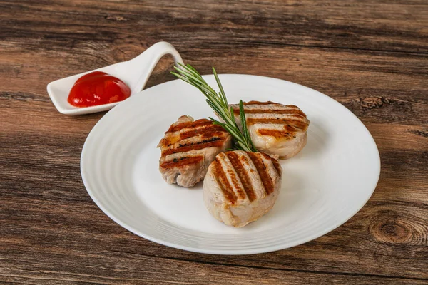 Médaillon Porc Grillé Avec Sauce Tomate Servi Romarin — Photo