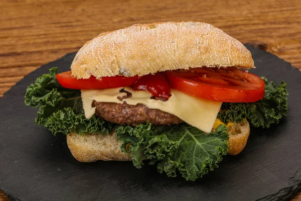 Pan Ciabatta Italiano Con Chuleta Hamburguesa —  Fotos de Stock