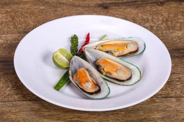 Mezza Cozze Con Lime Pepe Verde — Foto Stock