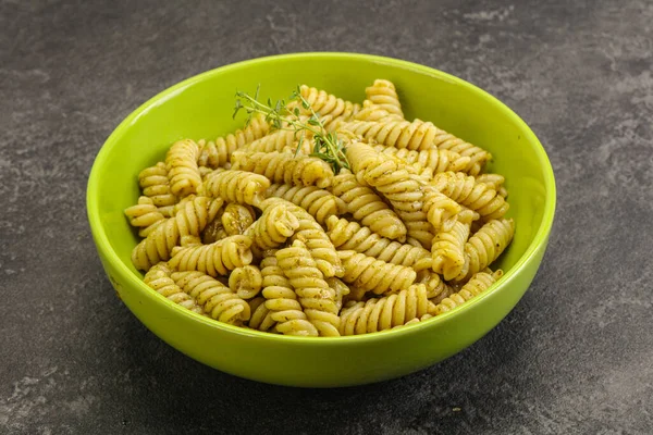 Paste Italiene Fusilli Sos Pesto — Fotografie, imagine de stoc