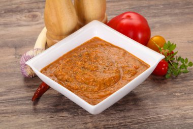 Meşhur İspanyol soğuk domates çorbası.