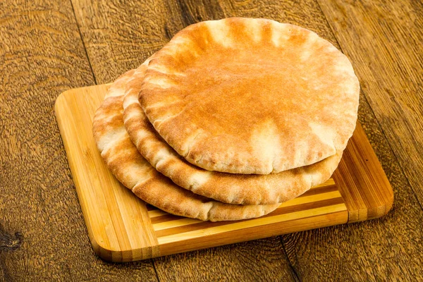 Montón Pan Pita Sobre Fondo Madera — Foto de Stock