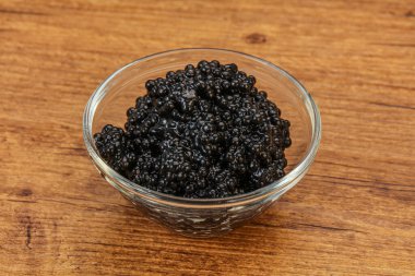 Lüks balık, kâsede siyah havyar.